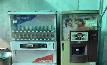 3층 음료 자판기 이미지
